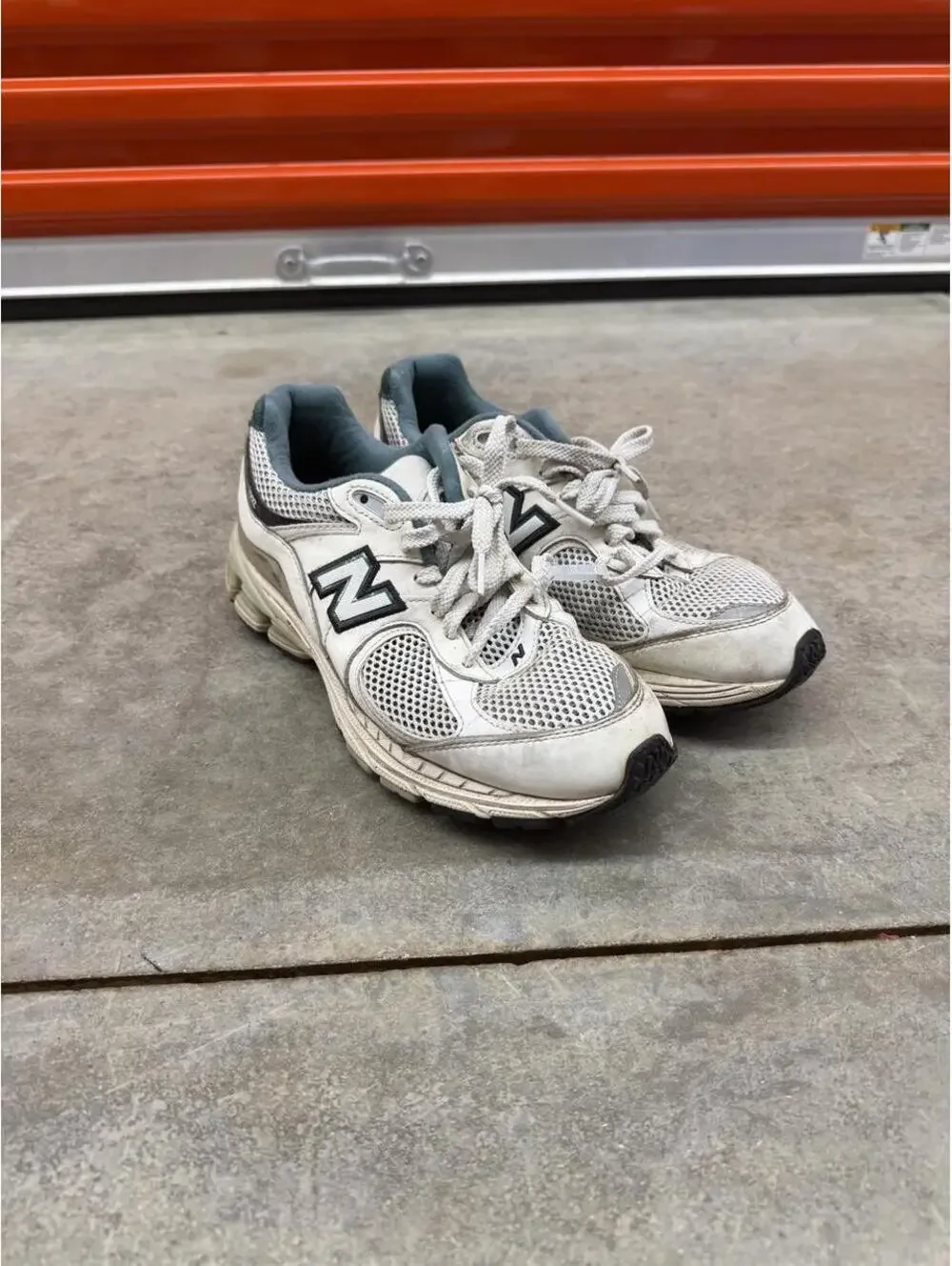 New balance 2002r pouch vintage teal white gym running shoes size 9.5 MENS